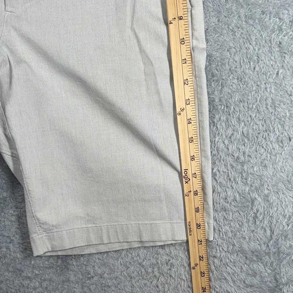 Lululemon Athletica Men's Soft Gray Flat Front Shorts